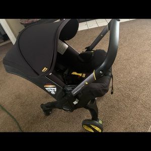 Doona carseat and base